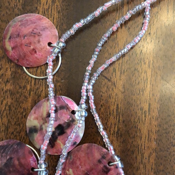 Pink shell reversible necklace and earrings set - Picture 5 of 12